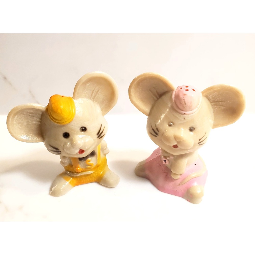 Vtg Anthropomorphic Mice Boy Girl Plastic Salt Pepper Shakers Made in Hong Kong